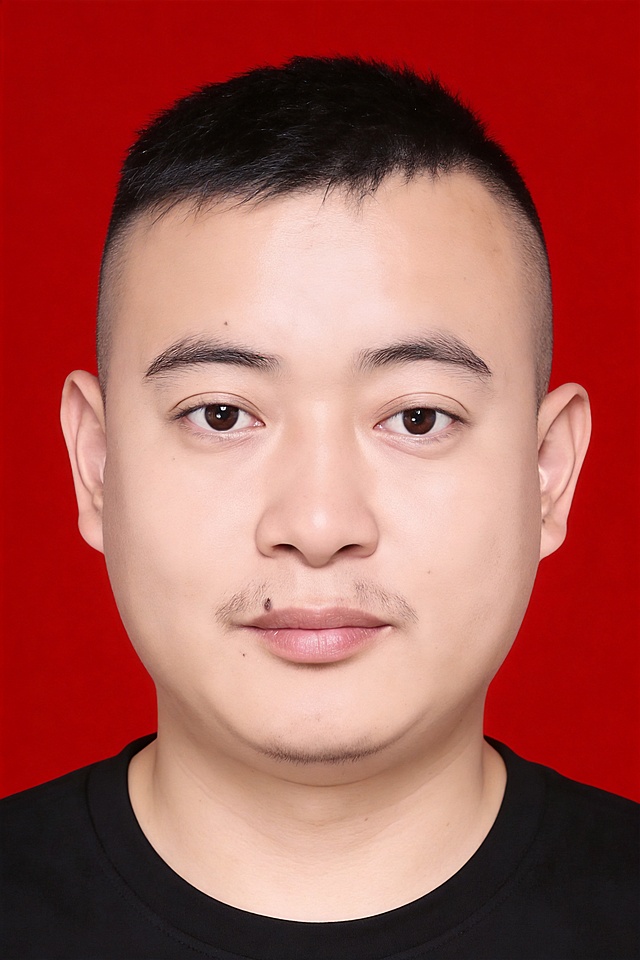 保留第一张图中人物发型､脸型､年龄特征生成标准样式纯正面证件照;人物主体严格居中,头部大小与位置严格对齐第二张图,双肩水平平衡,面部中轴线对齐画面中心,正视前方;标准证件照构图,人物绝对居中;头顶上方距离上边缘高度10%,下巴距离画面下边缘高度30%,人物主体占比约68%;肩部平展与画面水平轴平行;头部占比严格对齐第二张图;提亮肤色,消除暗沉,清透裸妆,隐形毛孔,均匀肤色,唇色自然提亮;肤色白皙细腻,肤质呈现匀净哑光质感(自然白皙);轻透裸妆+重点提亮;唇色润泽(半哑光质地);眼神澄澈,看向镜头,气质自信,嘴角微微上扬表情自然;耳廓可见度一致;肩部平展,肩线与画面水平轴平行;头肩比例协调呈现;免冠,不戴帽子,无头饰,无发带;标准焦段50mm,纯正面,入境范围头部至胸部以上区域,F/4光圈(兼容F/2.8-F/4区间),平视视角(镜头与人物视线完全齐平),正视视图;人物绝对居中(居中构图),位于画面中心;严格限定标准证件照规格;视线水平(瞳孔连线与画面水平线平行);双耳对称露出,双肩水平且平衡,头部占比严格对齐垫图,禁止大头照(画面铺满画布,无边框留白);柔和正面顺光均匀柔光,面部明亮无硬影,背景均匀提亮,画质清晰,零噪点降噪;面部清晰;背景亮度均匀统一;高清锐利画质,细节清晰可见;零噪点处理;色彩还原自然,均匀柔和布光,无明显阴影,面部光影干净,柔光正面打光,自然光影过渡,皮肤质感细腻,哑光质感;专业证件照质感,高清人像质感,细腻皮肤纹理;严格按照第一张图内容生成,分辨率4K,保留胡子,保留面部痣,身着黑色圆领短袖T恤,不戴眼镜,去除项链配饰,极简纯色红色背景,背景无阴影,无杂边,高清8K专业证件照,禁止裁切头顶,禁止额头被截,禁止超大头,禁止主体溢出画面,禁止偏头/倾斜,头顶上边距8-10%, 头部高度60-68%, 双眼高度56-58%, 严格对齐第二张垫图, 画面比例2:3