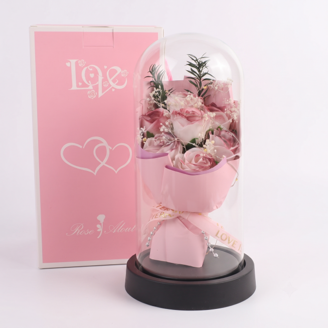 生成800X800像素的纯白色背景产品图，保留原产品碎冰粉玫瑰玻璃罩香皂花带彩盒，去除原背景橙色、木纹和布料背景，产品保持居中，生成清晰干净的电商白底主图预览效果