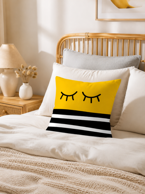 Main image 3: Whole life scene display of pillow cover. Show the pillow placed on the bedroom bed, u预览效果