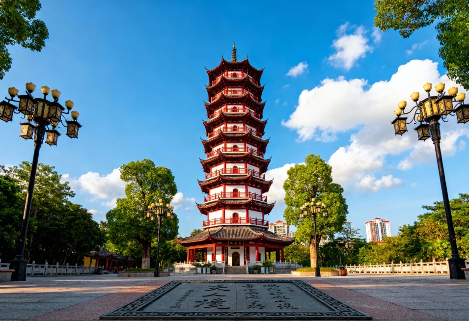 帮我生成一张云浮人文图片预览效果