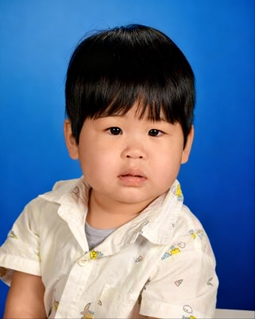 去掉图片中的两处英文水印，提升画质变得更清晰，优化对比度更完美，保留原画面的人物和背景等所有内容不变预览效果