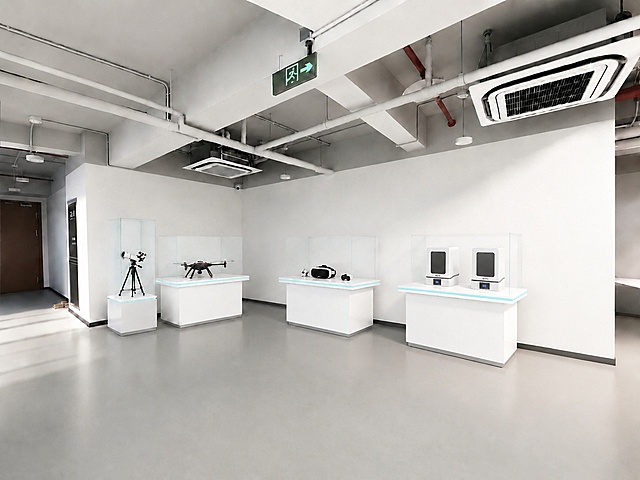 将右侧两个展柜整体向左移动，确保两个展柜都不超出右侧墙面范围，保持左侧展柜布局、展柜间距和展厅整体风格不变