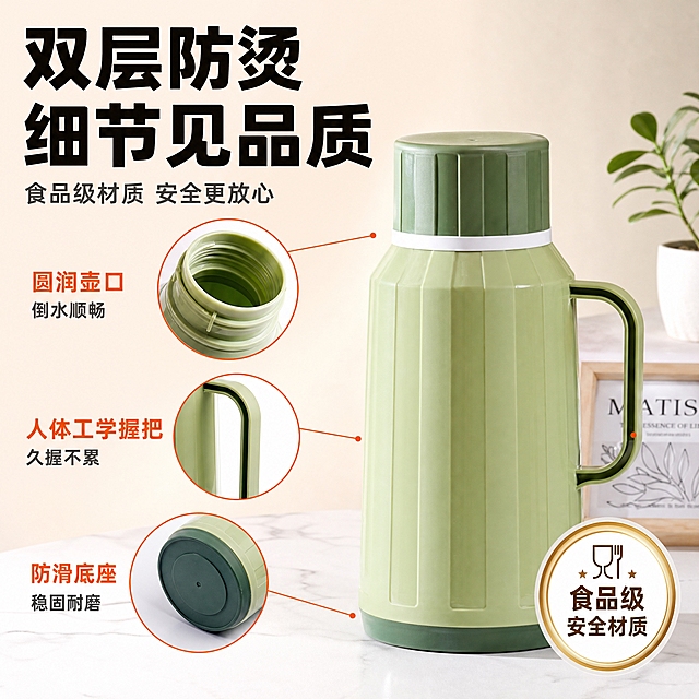 [主图-3] 主题：材质细节与安全性品质图，展示壶身细节、把手握感、壶口工艺与食品级安全材质。
[统一基调] 拼多多爆款大字风格，暖橙+米白主色调，标题用粗黑大字，辅助文案用深灰小字，强调色用橙红色，圆角胶囊标签，整体明亮通透，暖调家居氛围，性价比感强。
[画面] 采用局部放大镜+多细节分区构图。主画面为保温壶（抹茶绿色款）中景，占画面约50%，放置在白色大理石台面上。画面中有三个圆形放大镜区域分别放大展示：①壶口螺纹细节，标注"圆润壶口 倒水顺畅"；②把手内侧弧度，标注"人体工学握把 久握不累"；③壶底防滑垫，标注"防滑底座 稳固耐磨"。左上角主标题，右下角放食品级安全徽章图标。背景为浅暖灰渐变，干净高级。
[光影质感] 商业摄影质感，侧逆光勾勒壶身轮廓，塑料外壳纹理清晰，放大镜内细节锐利，能看清材质颗粒与边缘做工，整体干净立体。
[配色] 背景浅暖灰渐变，标题字深棕近黑，放大镜边框橙红色，标注文字深灰，徽章金色+白色，产品抹茶绿为主。
[文字版式] 左上角主标题"双层防烫 细节见品质"（粗黑大字），下方副标题"食品级材质 安全更放心"；三个放大镜旁各配短词标注，引线清晰；右下角圆形徽章内写"食品级 安全材质"。字体统一粗黑体，标题最大，标注文字缩小，全部横排。
[输出要求] 1:1正方形比例，2048*2048，文字清晰可读，细节锐利，产品清晰不变形，无错字，无水印，无平台Logo，画面干净有品质感。