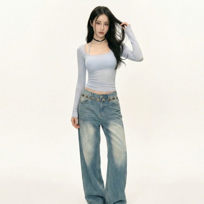 保持模特和服饰不变，更换为单手撩头发的姿势预览效果