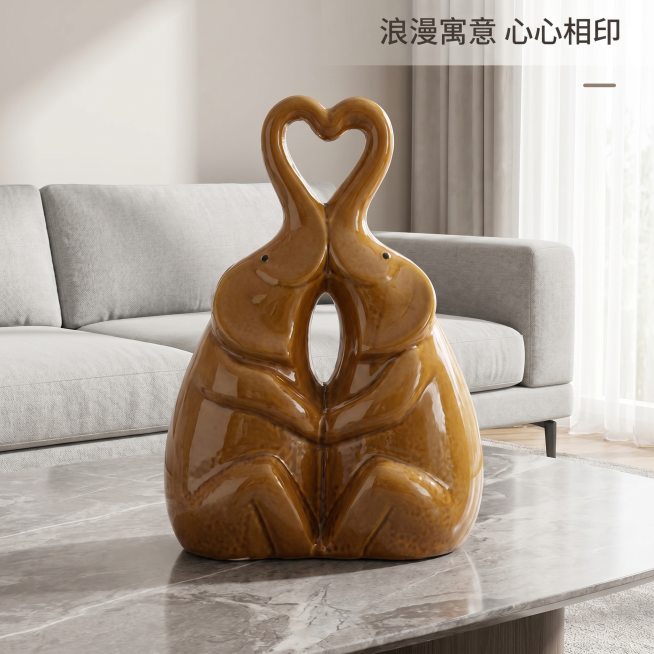 [主图 3] 情侣心心象陶瓷摆件完整造型展示
[氛围风格] 简约现代风，现代客厅场景
[画质] 商业摄影质感，光线柔和通透，产品清晰真实，画面干净高级
[元素] 完整展示摆件整体造型，放置在现代简约客预览效果