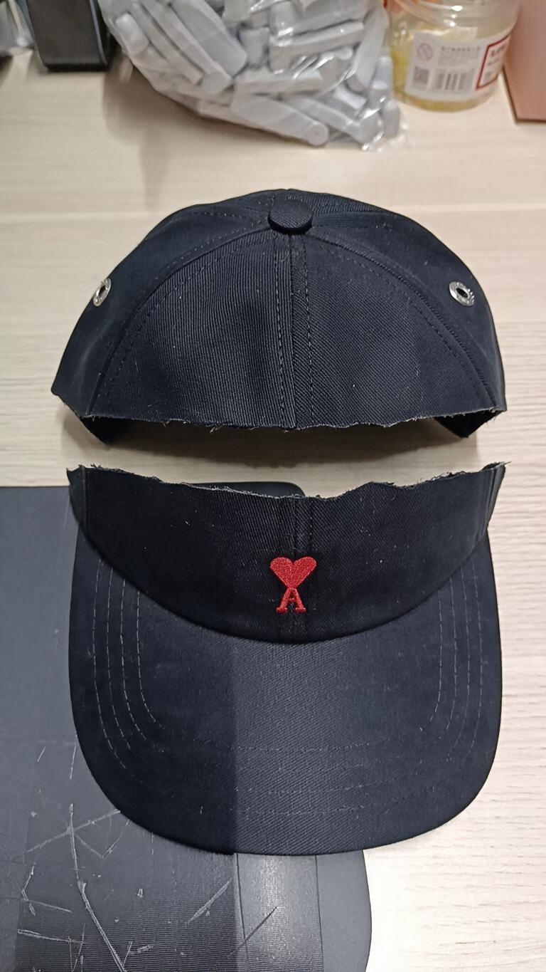 A black six-panel baseball cap… - 图片创意预览