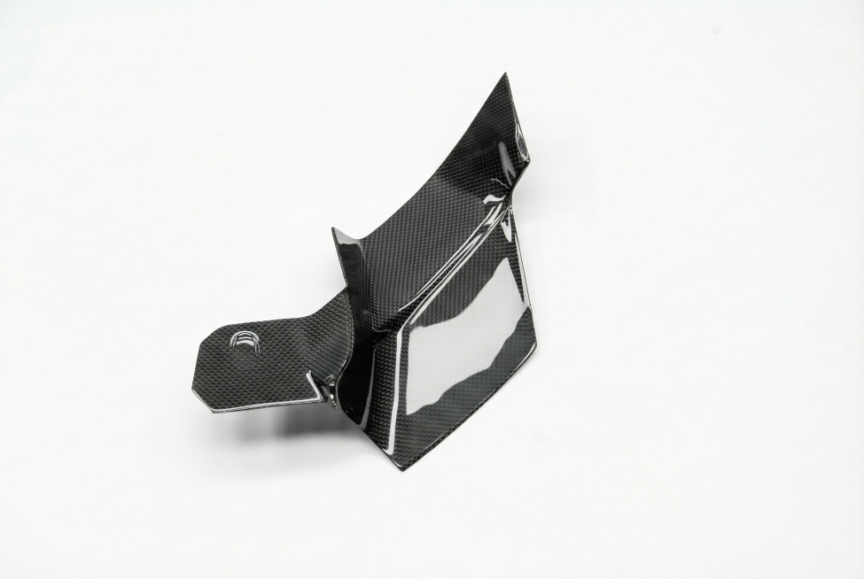 Professional e-commerce retouching for carbon fiber auto parts, precise intelligent cutout to retain预览效果