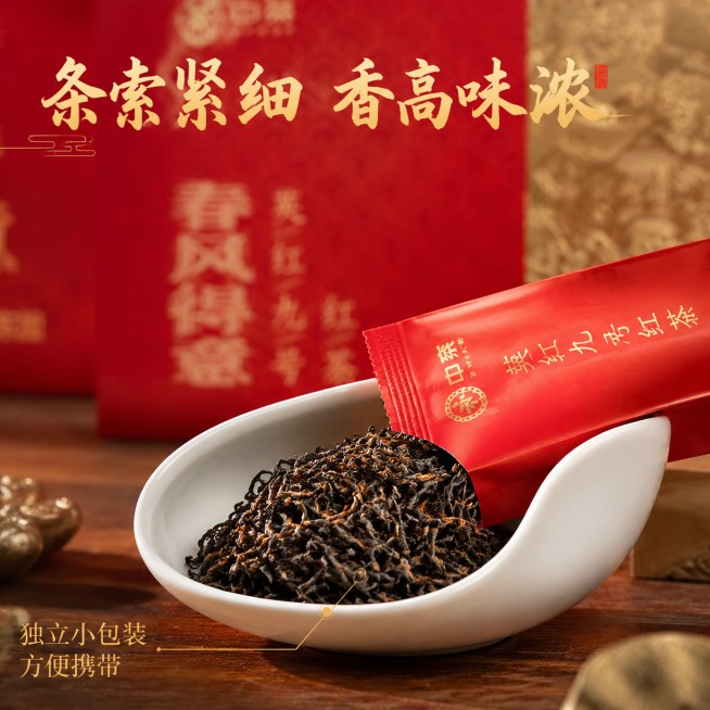 [主图-3 800*800] 英红九号茶叶细节展示主图，国潮风格。保持产品外观、物理结构、材质质感、颜色与输入产品图绝对一致，杜绝任何变形和色差，精细化处理。[氛围风格] 国潮国风细节特写。[画质]预览效果