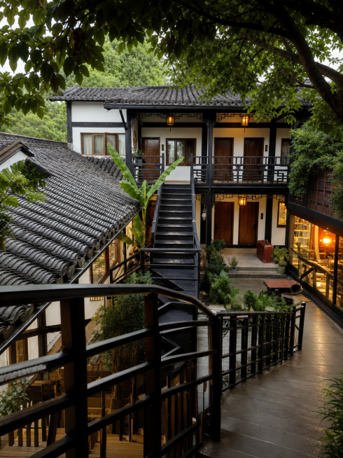 消除图片右下角的贴纸，并对图片进行扩展，保持原有内容和风格保持一致，扩展部分自然衔接预览效果