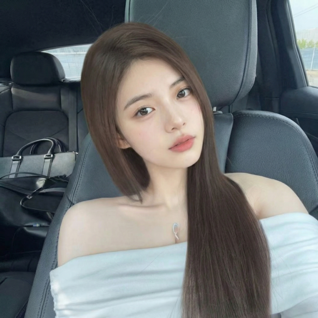 把第一张图片中的脸部替换成第二张图片中的脸部，保持第一张图的姿势、发型、服装和车内背景不变，自然融合预览效果