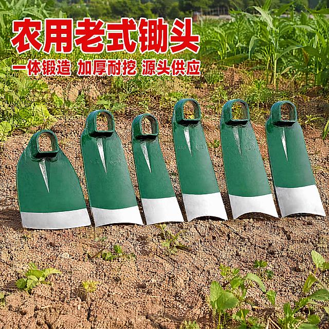在图片左上角添加文字，第一行是大字“农用老式锄头”，第二行是小一点的字体“一体锻造 加厚耐挖 源头供应”，两行文字换行排列，字体使用醒目的红色粗体，文字清晰不遮挡锄头主体，保留原有图片内容不变，产品和背景都保持原样，只添加文字，适合电商主图，严格锁定宽高比为1:1