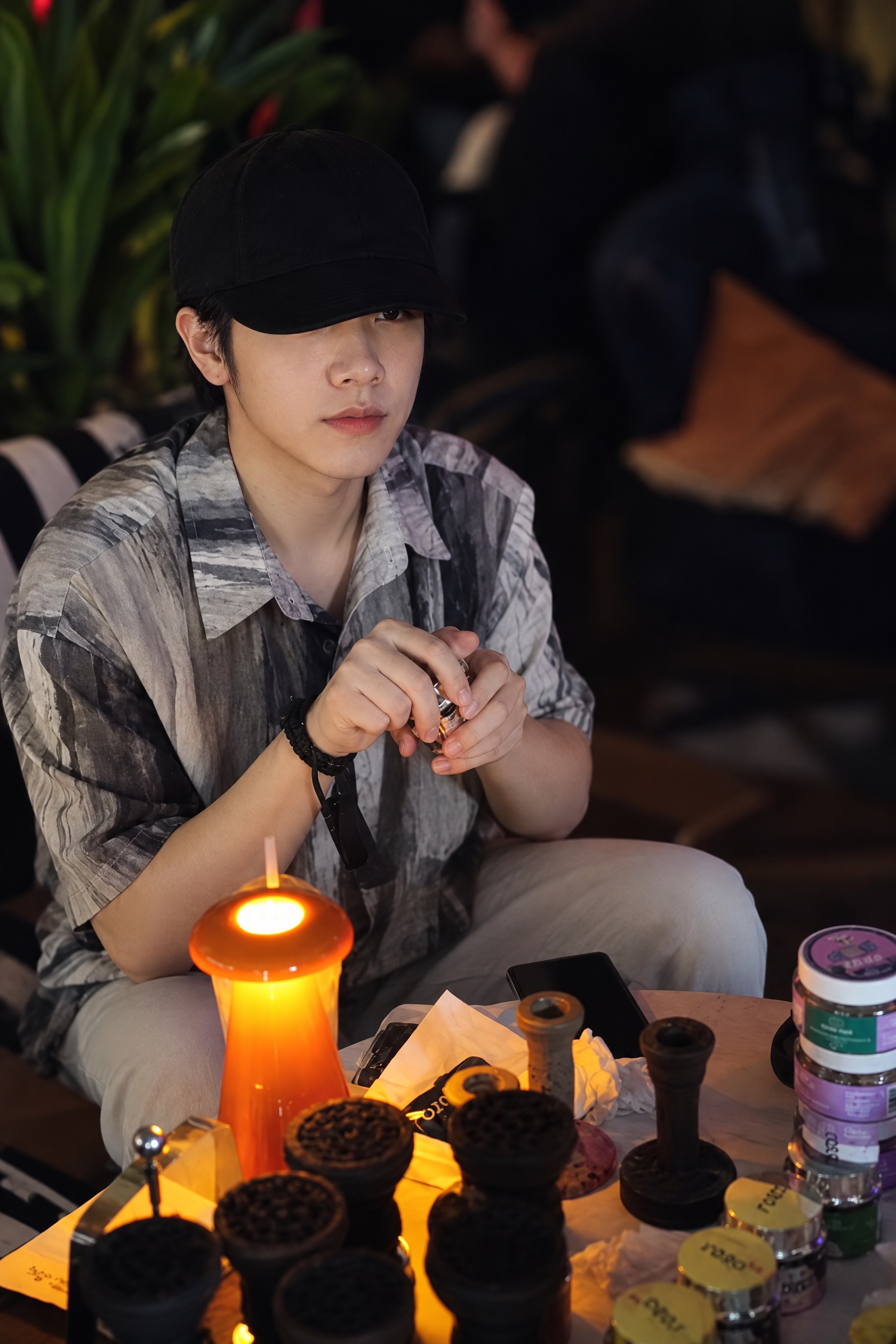 提升整体画质，去除噪点，增强精修质感，保留真实自然的写实质感，… - 图片创意预览