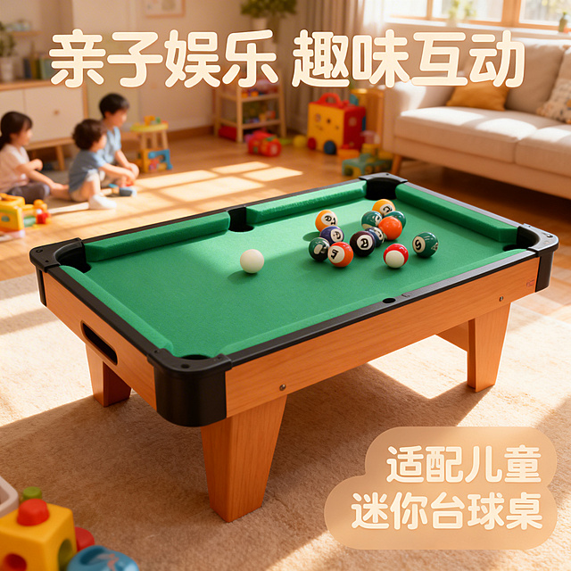 [垫图] https://gdesign-dam-hz.dancf.com/35961935160135778/042a310dc5c24edaa0a90d30c5c9be02.jpg
[主图主题] 儿童台球使用场景展示
[氛围/风格] 舒适简约、家居治愈风格，温暖自然光，家庭休闲氛围
[画面元素] 迷你儿童台球桌上散落着25mm胶塑台球（外观与原图100%一致），背景为温馨的家庭客厅，旁边有儿童休闲玩具，柔和的阳光洒在台球桌上，呈现出轻松的亲子娱乐场景，背景铺满全屏无边框
[配色色系] 主色调：台球多彩色、台球桌绿色；辅助色：浅木色、米白色
[视角构图] 45度平视，展现完整使用场景，景深适中
[文字版式] 顶部主标题“亲子娱乐 趣味互动”，右下角小字标注“适配儿童迷你台球桌”，字体为圆润无衬线体，浅色文字悬浮在背景空白处，不遮挡产品和场景