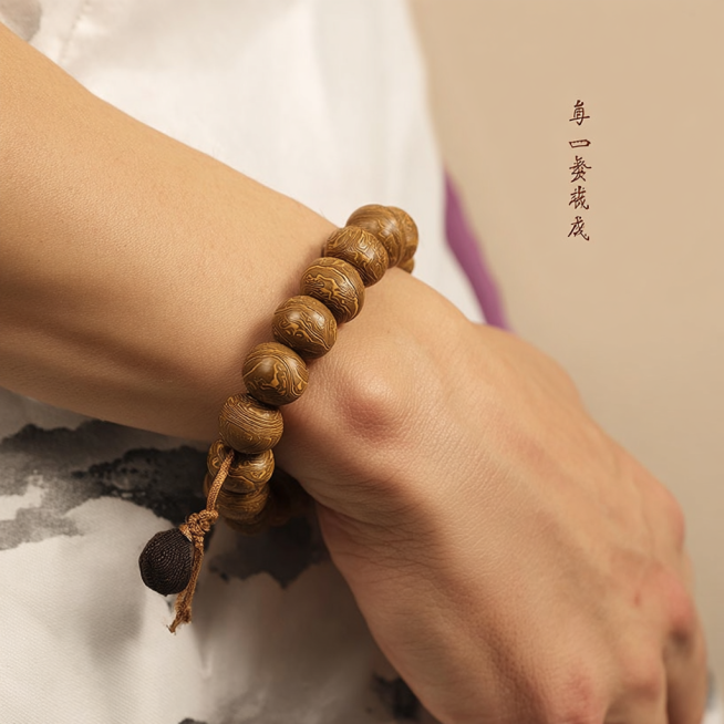 Male model wearing Meilin iron nuclear bracelet on wrist, Zen Chinese style product photography, bei预览效果
