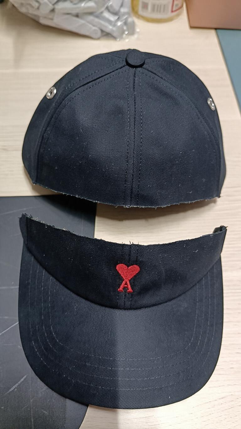 A dark navy six-panel baseball… - 图片创意预览