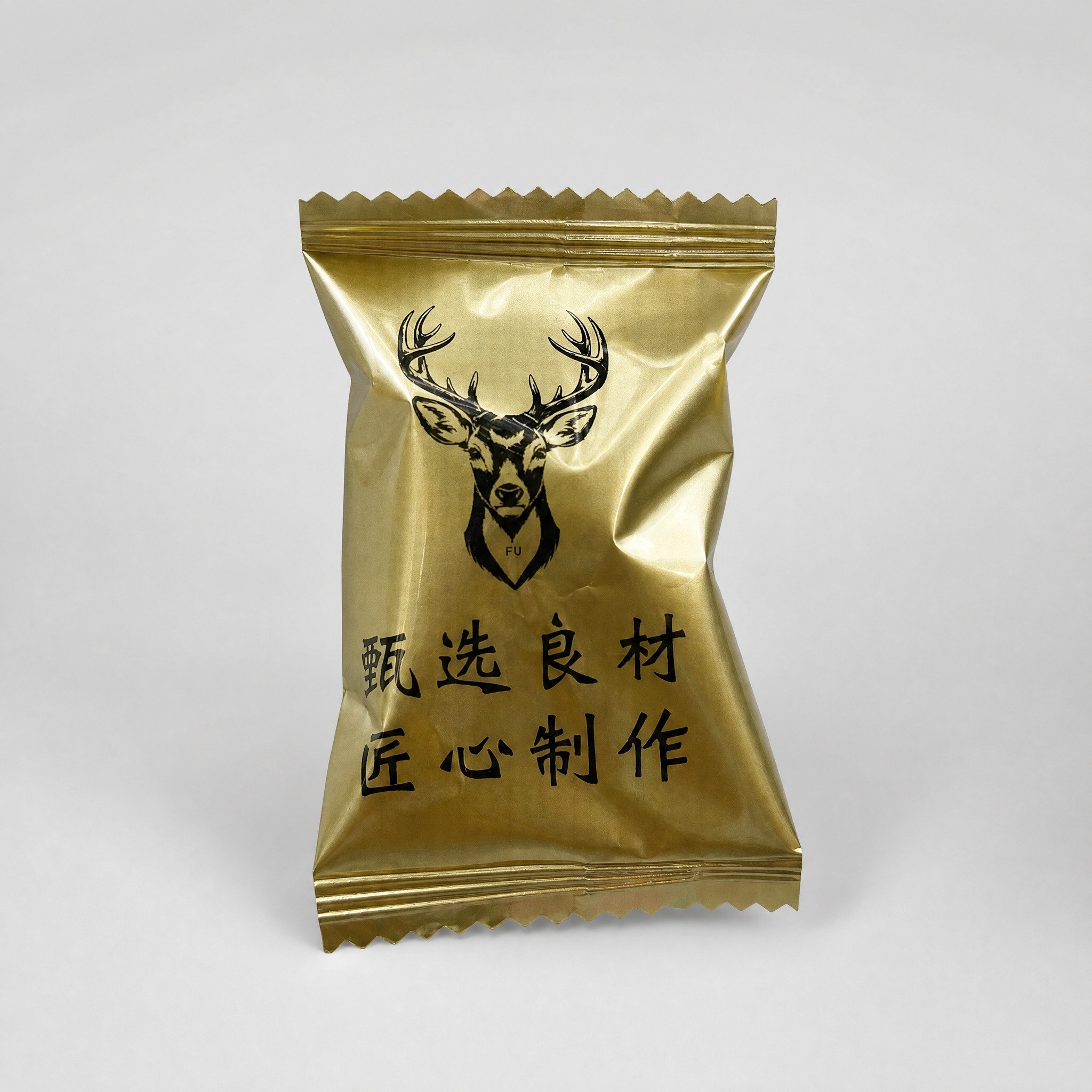 基于参考图中的金色独立小包装产品，将背景替换为统一的纯净浅灰色… - 图片创意预览
