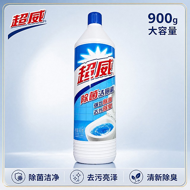 [主图-1] 超威除菌洁厕精900g 带介绍边框的高端首图，产品识别与洁净感建立。
[统一基调] 京东风格，简洁稳重，高端洁净感；背景主色为浅灰蓝渐变，标题字色为深蓝，辅助字色为深灰，强调色为品牌红；字体为无衬线粗体，字号层级分明；卡片与边框采用细线条圆角设计，精致不厚重。
[画面] 产品瓶身完整居中，占画面约60%，正面视角，瓶身标签、颜色、文字与原图完全一致，超威品牌Logo清晰可见。产品置于浅灰蓝渐变背景中，底部有柔和倒影与接触阴影，悬浮感自然。画面四周有一圈精致的细金色圆角边框，边框内侧留有均匀留白，营造高端礼盒感。边框内左上角放置超威品牌Logo，右上角标注"900g 大容量"。边框底部有一条窄信息条，分三格展示三个核心短词："除菌洁净"、"去污亮泽"、"清新除臭"，每格配简约线性小图标。
[光影质感] 商业摄影棚拍质感，主光从左上方45度打下，瓶身右侧有柔和高光，瓶体曲面过渡自然，塑料瓶身有真实的光泽与反光，标签印刷清晰，整体光影干净通透。
[配色] 浅灰蓝渐变背景 + 白色瓶身 + 蓝色标签 + 红色品牌字 + 金色细边框，整体冷调洁净，金色边框提升高端感。
[文字版式] 品牌Logo左上，容量信息右上，底部三格卖点信息条均匀分布；所有文字横排，字体统一为无衬线粗体，标题字号大，说明文字缩小50%以上；文字不遮挡产品主体关键区域。
[输出要求] 1:1正方形，2048x2048，2K分辨率；产品清晰不变形，文字清晰可读，画面干净高端；禁止出现第二件、半件、加赠、一瓶即净、一瓶搞定、保证、最、第一等违规词；禁止水印、平台Logo、错字、模糊、杂乱背景。