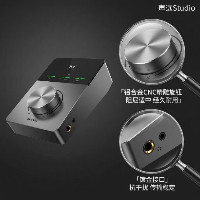 MIDIPLUS TITAN专业声卡淘宝主图3，细节工艺展示，简约科技风。声卡外观与原图完全一致，左侧为声卡整体图，右侧为两个圆形放大镜特写：上方特写放大金属调节旋钮，标注「铝合金CNC精雕旋钮 阻尼预览效果