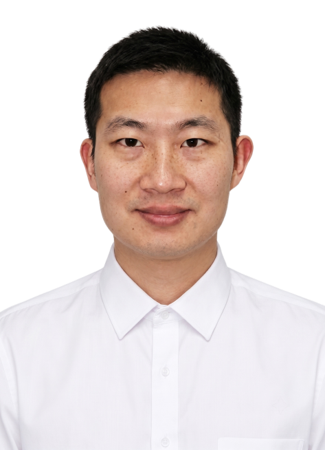 将图中人物的衬衫修改为参考图第二张的衬衫样式，保持人物面部、发型和白色背景不变，整体风格和光影一致预览效果