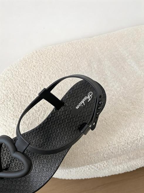 保持原有图片内容不变，仅调整图片比例为3:4预览效果