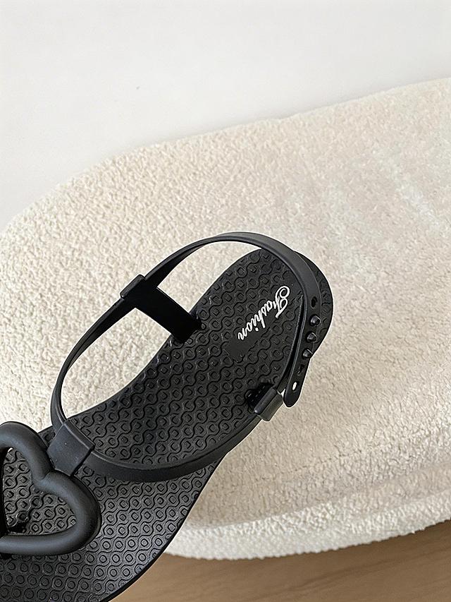 保持原有图片内容不变，仅调整图片比例为3:4