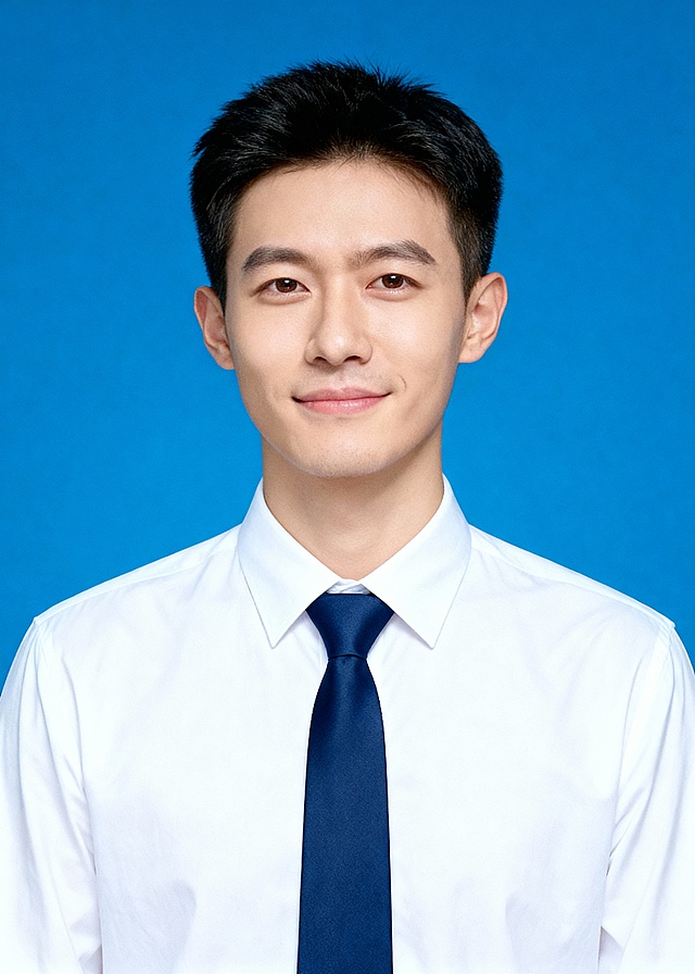 男生白色衬衫蓝底证件照