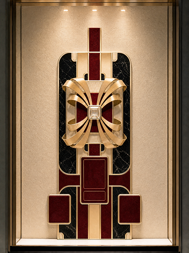 参考image1的风格、灯光、材质质感和整体橱窗氛围，将image2的平面图案生成立体橱窗效果。严格保持image2的原始图案结构和布局，不新增任何额外物品、珠宝或陈列道具。材质与image1保持一致：红色为酒红色丝绒，黑色为黑色大理石，金色/香槟色为哑光金属与珠光丝绸质感，米色背景为带有颗粒感的荔枝纹皮质。橱窗边框、顶部嵌入式射灯、整体中性暖调灯光、光影层次均与image1风格统一。Art Deco立体浮雕效果，高级珠宝店橱窗质感，干净简洁。