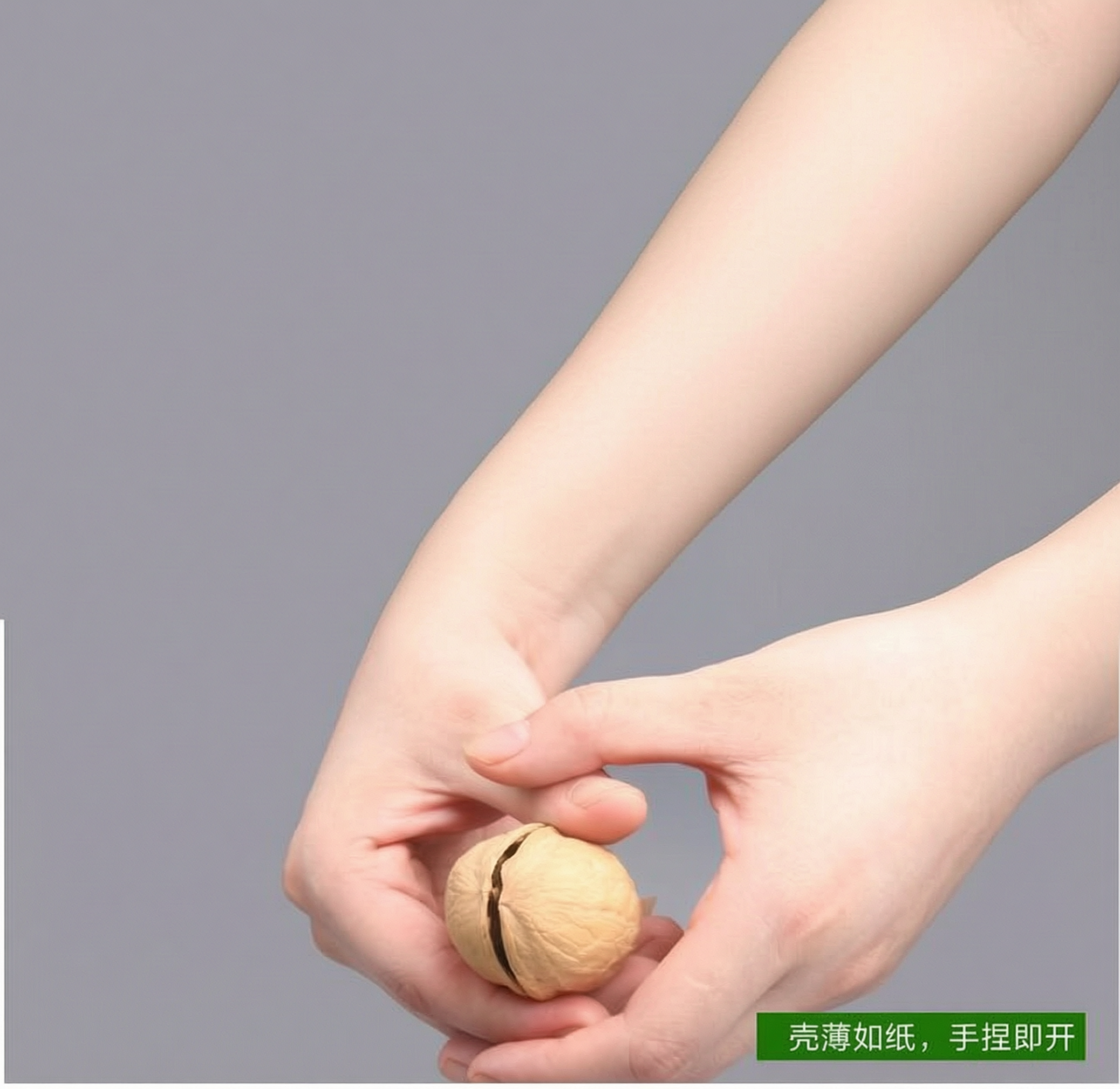 清除图片中的红线，将红线区域补全为自然的手臂轮廓 - 图片创意预览