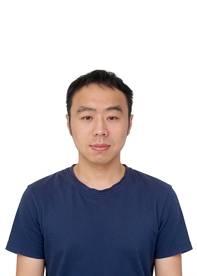 保留第一张图中人物发型､脸型､年龄特征生成标准样式纯正面证件照;人物主体严格居中,头部大小与位置严格对齐第二张图,双肩水平平衡,面部中轴线对齐画面中心,正视前方;标准证件照构图,人物绝对居中;头顶上方距离上边缘高度10%,下巴距离画面下边缘高度30%,人物主体占比约68%;肩部平展与画面水平轴平行;头部占比严格对齐第二张图;提亮肤色,消除暗沉,清透裸妆,隐形毛孔,均匀肤色,唇色自然提亮;肤色白皙细腻,肤质呈现匀净哑光质感(自然白皙);轻透裸妆+重点提亮;唇色润泽(半哑光质地);眼神澄澈,看向镜头,气质自信,嘴角微微上扬表情自然;耳廓可见度一致;肩部平展,肩线与画面水平轴平行;头肩比例协调呈现;免冠,不戴帽子,无头饰,无发带,不戴眼镜,无胡子,保留面部痣,去除包包,去除背带/肩带,去除胸前装饰;身着棉质深蓝色圆领短袖T恤;柔和正面顺光均匀柔光,面部明亮无硬影,背景均匀提亮,画质清晰,零噪点降噪;面部清晰;背景亮度均匀统一;高清锐利画质,细节清晰可见;零噪点处理;色彩还原自然,均匀柔和布光,无明显阴影,面部光影干净,柔光正面打光,自然光影过渡,皮肤质感细腻,哑光质感;标准焦段50mm,纯正面,入境范围头部至胸部以上区域,F/4光圈(兼容F/2.8-F/4区间),平视视角(镜头与人物视线完全齐平),正视视图;人物绝对居中(居中构图),位于画面中心;严格限定标准证件照规格;视线水平(瞳孔连线与画面水平线平行);双耳对称露出,双肩水平且平衡,头部占比严格对齐垫图,禁止大头照(画面铺满画布,无边框留白);专业证件照质感,高清人像质感,细腻皮肤纹理,严格按照第一张图内容生成,分辨率4K,极简纯色白色背景，画面比例5:7