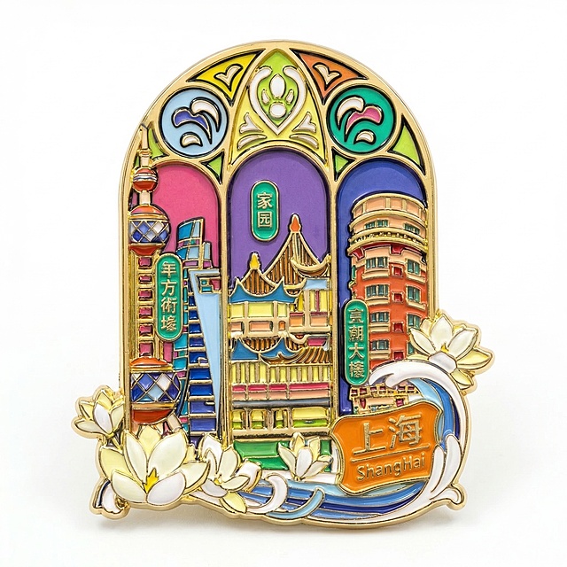 纯白色背景，正视图，精准还原产品颜色与材质，金属部分呈现亮泽质感，珐琅填色均匀通透，哥特彩窗结构完整保留，产品完美无瑕无指纹、灰尘、划痕，光影柔和均匀，突出产品精致感，符合电商主图标准，超清画质，智能降噪，细节锐化，8k分辨率，严格保留产品五金、图案、文字、哥特结构所有细节，零幻觉