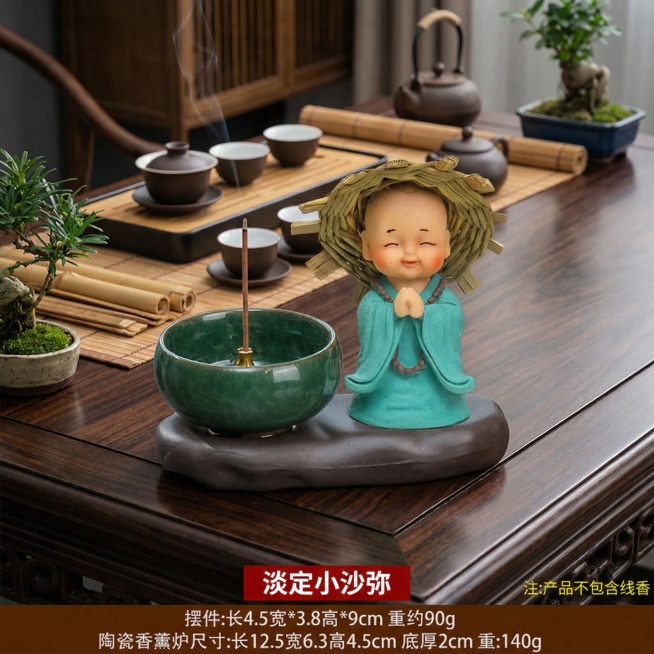 更换为禅意茶桌背景，“草帽和尚慧悟小和尚-淡定”改为“淡定小沙弥”，主体视觉大小不变，其他保持不变预览效果