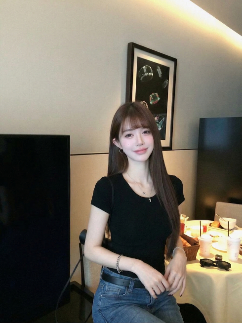 生成模特不同姿势预览效果