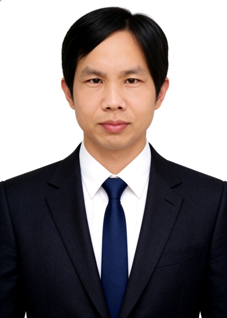 保留第一张图中人物发型、脸型、年龄特征生成标准样式纯正面证件照;人物主体严格居中,头部大小与位置严格对齐第二张图,双肩水平平衡,面部中轴线对齐画面中心,正视前方;标准证件照构图,人物绝对居中;头顶上方预览效果