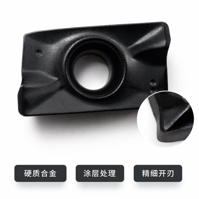 [主图-3] 数控刀片材质工艺细节展示图
[氛围风格] 简洁专业工业电商风
[画质] 商业摄影质感、光线均匀通透、产品轮廓清晰、画面干净高级
[元素] 中心区域放大展示刀片表面细节，右下角添加局部放大预览效果