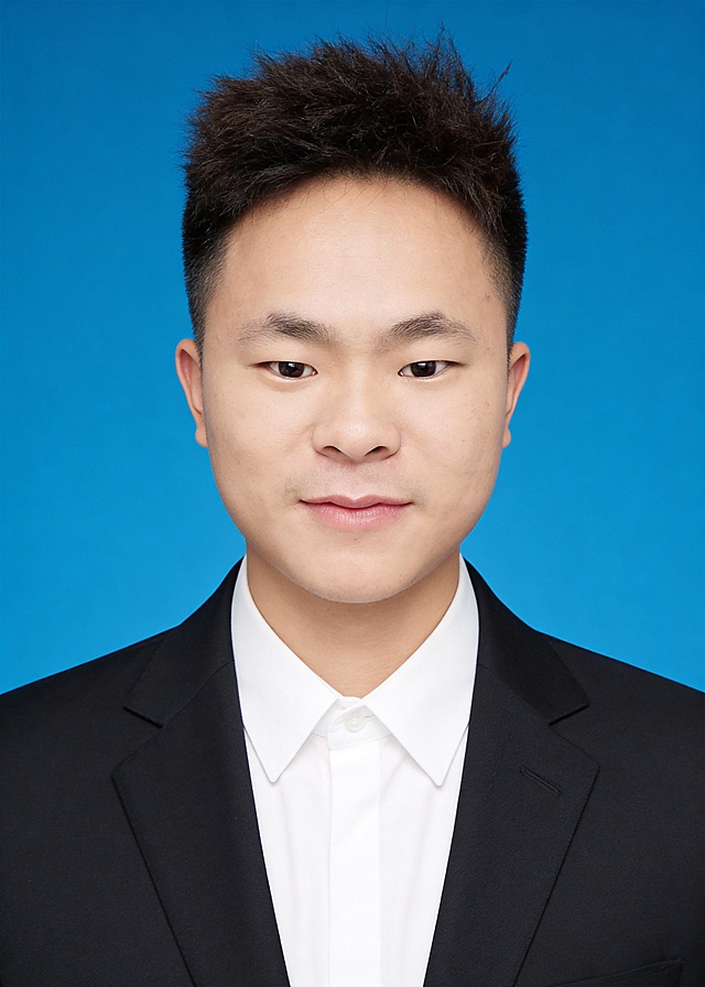 政务感与商务感兼具的证件照，采用实景拍摄手法，单色设计风搭配蓝色背景，呈现简洁大气的印刷风视觉效果。