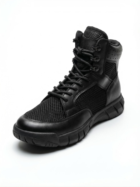 四分之三侧视角, 微俯拍视角, 鞋头指向画面左侧，严禁水平翻转，严格保持原图拍摄透视，严禁改变角度，严禁镜像翻转，严格跟随原图数量与组合，保持原图方向，严禁镜像，保留自然接触阴影，物体稳固放置于地面，预览效果