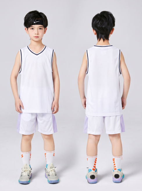 请将参考图 1 的【篮球服套装（白色无袖背心+短裤侧边浅紫色拼接）】1:1 还原其款式、颜色、材质、剪裁、图案、版型等所有细节，穿到参考图 2 的模特身上；完全保持参考图 2 模特的身姿、面部、发型、预览效果