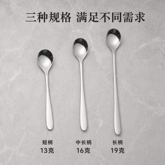 [主图-5] 多规格选择展示，帮助用户决策。[氛围风格] 清晰规整，专业有序；[画质] 整体清晰，每个规格展示分明，文字锐利可读。[元素] 短柄、中长柄、长柄三款咖啡勺水平并排整齐摆放于浅灰色大理石台预览效果