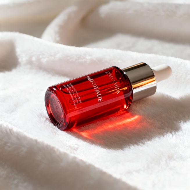 生成一款红色高级化妆品的图片，免扣素材预览效果