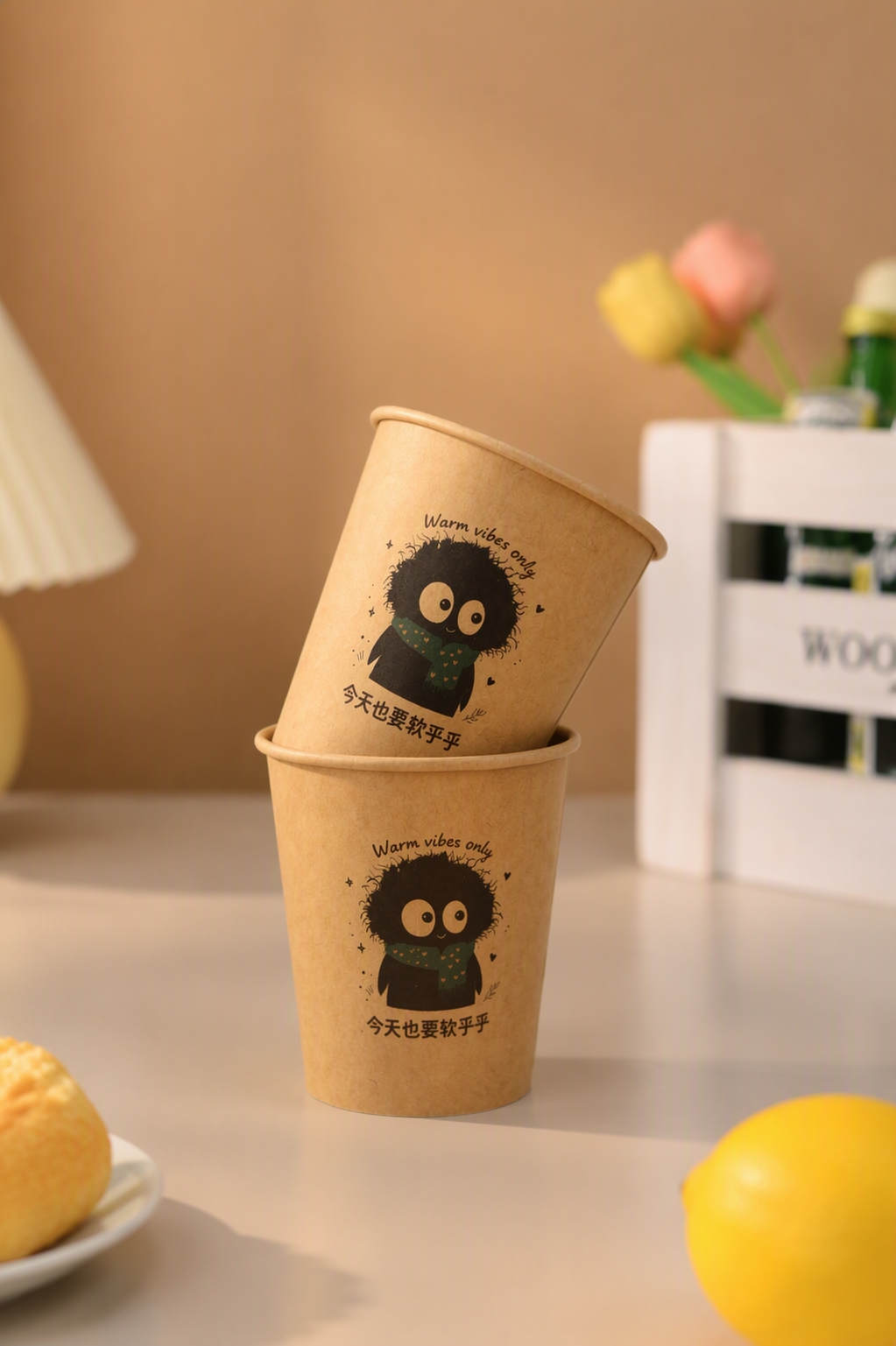 参考图风格重新生成画面，保持原有的牛皮纸一次性纸杯产品、黑色毛… - 图片创意预览