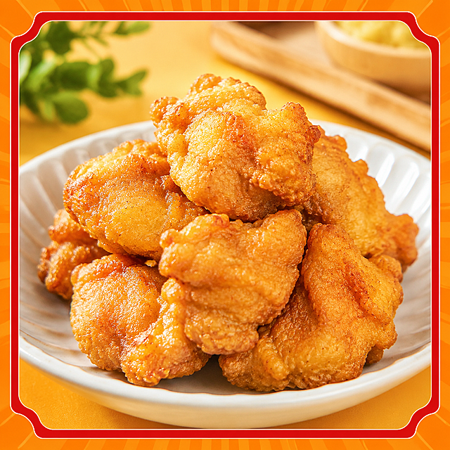 唐扬鸡腿肉电商主图，参照两张参考图的产品形态，避免边角过于像炸鸡块，使用橙色和红色作为边框，第一张保证和第二张相似度低，保持1:1比例，不出现冷链直达、重量、价格和赠品