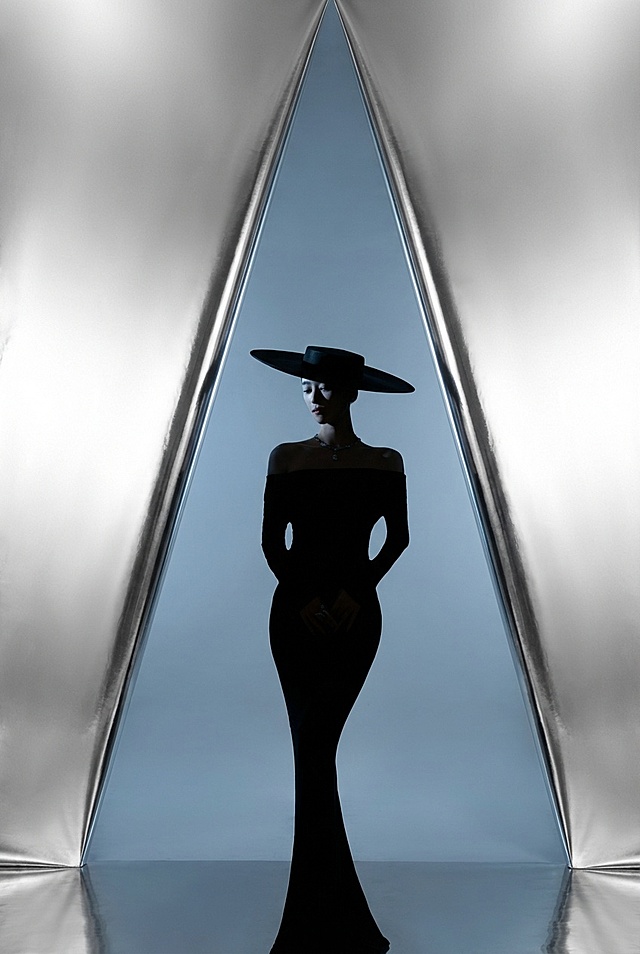 背景黑色改为银色，白色改为蓝灰色