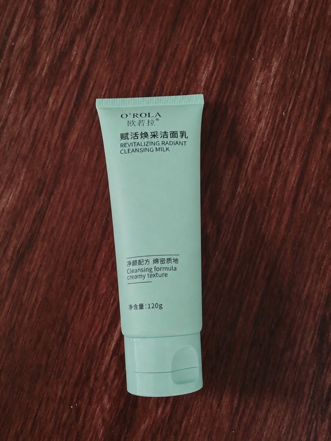 将图中的白色Kangaroo mommy洁面乳产品替换为第4张… - 图片创意预览