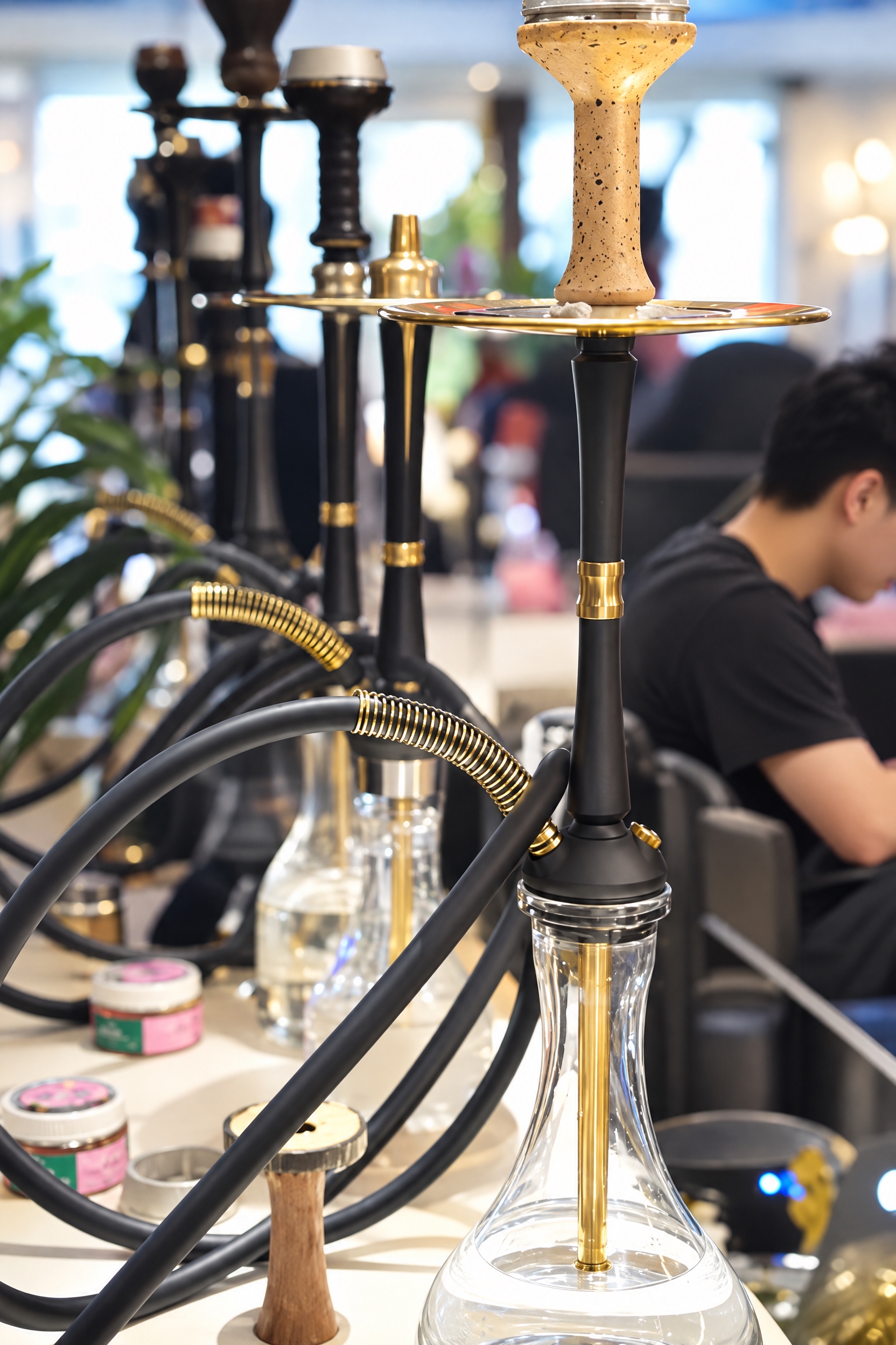 提升整体画质，去除噪点，增强精修质感，保留真实自然的写实质感，… - 图片创意预览