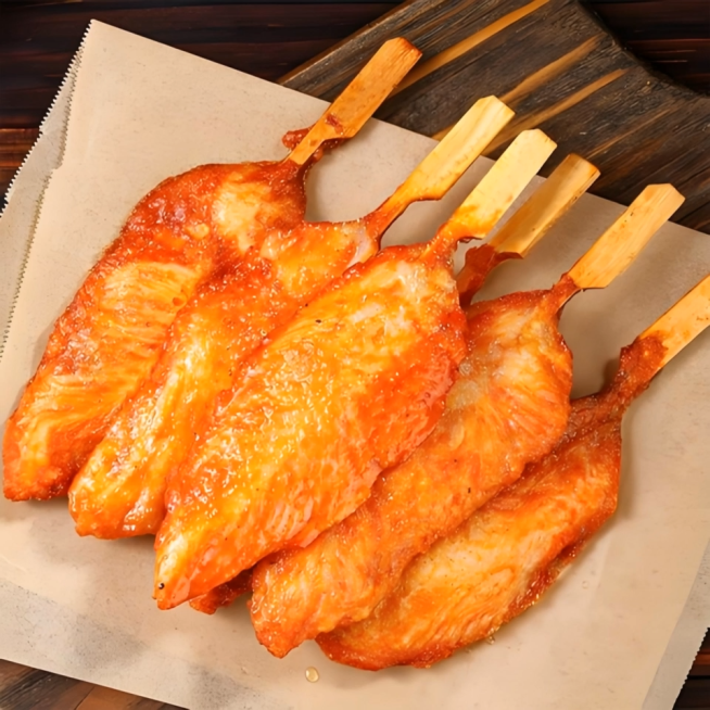 首帧展示成品川香鸡柳，镜头过渡到女孩，女孩正在用空气炸锅做川香鸡柳，香喷喷的川香鸡柳出锅，女孩取出后尝了一口，满意地说出：嗯！好吃！用老家话说，就是巴适！没有字幕，BGM轻松愉快预览效果