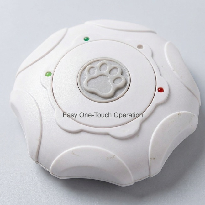 欧美跨境电商细节图，真实展示猫咪自动逗猫游乐盘的中心控制模块特写，清晰呈现按钮、指示灯等细节，浅灰色背景，突出英文文案"Easy One-Touch Operation"，贴合产品设计细节，无白底，画预览效果
