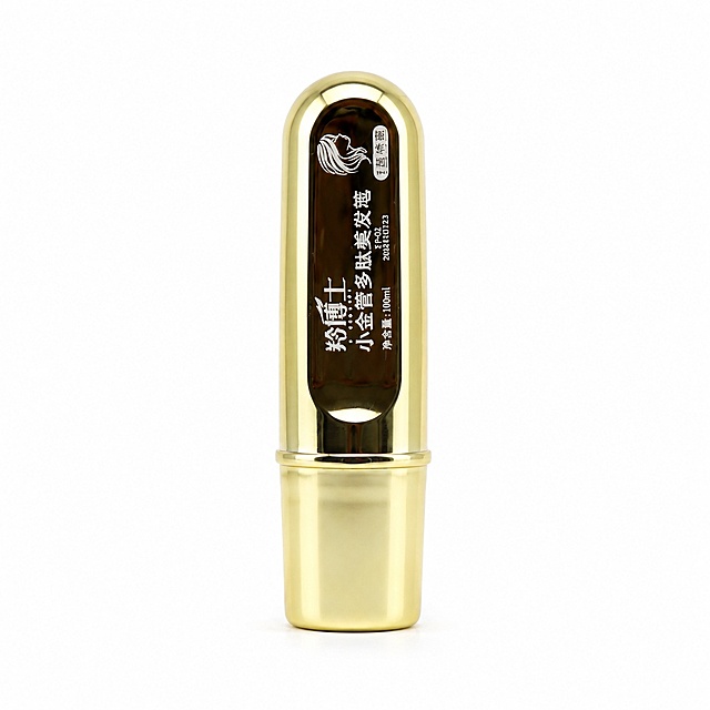 产品精修, 产品置于纯白背景上, 专业商业棚拍光, 5500K标准中性白光, 轮廓光, 体积光, 曝光正确, 强烈真实立体感, 净化杂乱倒影、脏反射、环境色污染和黑块反射；金属重建干净棚拍高光条带, 透明材质保留真实折射与透明层次, 接地处保留干净浅淡的自然接触阴影, 严禁大片投影、脏灰阴影和悬浮感, 主体居中, 商品完整入画不裁切, 商品外轮廓视觉体量约画面60%-80%, 四边均匀留白约10%-20%, 严禁满幅铺满与贴边顶满, 极致超清画质, 细节清晰锐利, 4K分辨率, 商业级实拍质感, 保留原图真实材质与结构细节, 提升商品洁净度和商业新品感, 清除旧痕、灰暗、脏斑和不均匀色块；保留原图颜色分区、材质色相、结构和功能细节，禁止整体提亮改色, 单件色彩锁定, 锁定原图商品颜色, 颜色以输入图为唯一参考, 分段部件颜色边界按原图锁定, 锁定原图商品轮廓、件数、部件位置、连接关系、标签文字和可见功能细节, 只做精修不重绘结构, 瓶身、泵头、喷头、瓶盖、瓶肩、标签和外盒结构与原图一致, 瓶身文字与 Logo 零改写, 禁止改变瓶型、盖型、泵头方向或标签排版, 高亮镀铬级商业镜面金属质感, 黑白高光分区明确, 长条棚拍高光带和边缘亮线清晰, 镜面反射通透, 表面光洁, 正视图, 严格保持原图透视, 严禁扶正, 严禁镜像翻转, 比例1:1