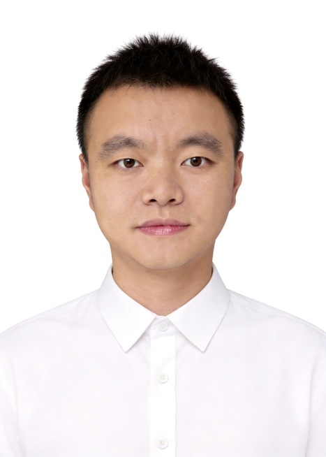 将背景替换为纯白色，保留人物主体和服装样式不变，生成标准证件照，极简纯色白色背景，保持人物特征、构图和尺寸不变预览效果