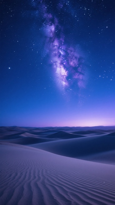 超写实风格的星空沙漠夜景，深邃的靛蓝色夜空布满闪烁的星星，银河清晰可见且呈现淡紫色与白色的光带，地平线处有柔和的渐变蓝紫色霞光，下方是广阔起伏的沙丘，沙丘表面有细腻清晰的波纹纹理，整体画面营造出宁静、浩瀚、神秘的氛围，光影对比柔和，细节丰富，色调以深蓝、靛蓝为主，点缀着星星的白色光点和银河的淡紫光芒。预览效果