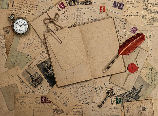 生成一张类似参考图1的图片，将图中的纸和明信片全部换成和参考图2类似的材质